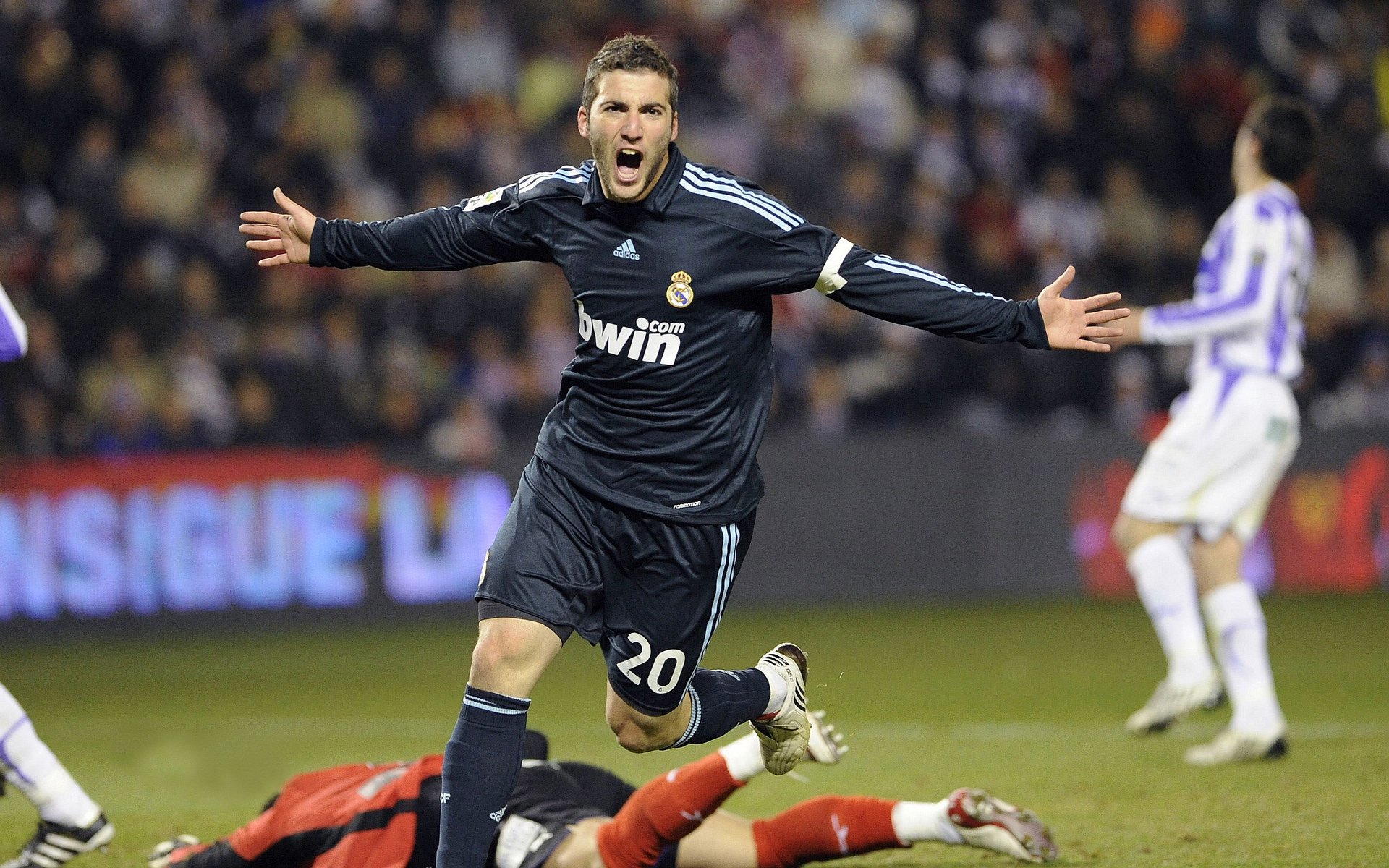 乐鱼体育APP官方下载-哈兰德挑战姆巴佩,金靴之争白热化。,哈兰德pk姆巴佩